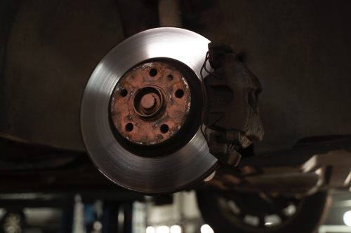 Brake Discs and Pads: Materials and Brands for Street vs Sport