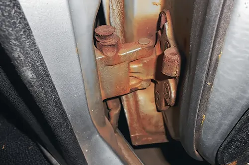 Door Won’t Stay Open: Hinge Detent Wear Diagnosis and Practical Repair Options
