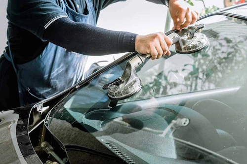How to Replace a Car Windshield by Yourself — Tools, Safety, and Step-by-Step Guide