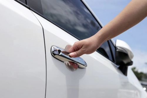 How to Unlock Your Car Without Keys: Expert Methods & Prevention Tips
