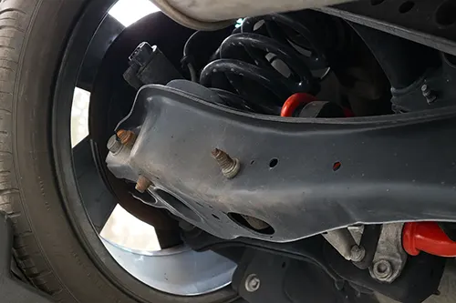 Rear End Clunk Over Small Bumps: Sway Bar Link vs Shock Mount vs Loose Cargo—A Practical Isolation Plan