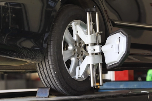 Wheel balancing and wheel alignment (camber/toe/caster): When you need them and how often — signs and consequences