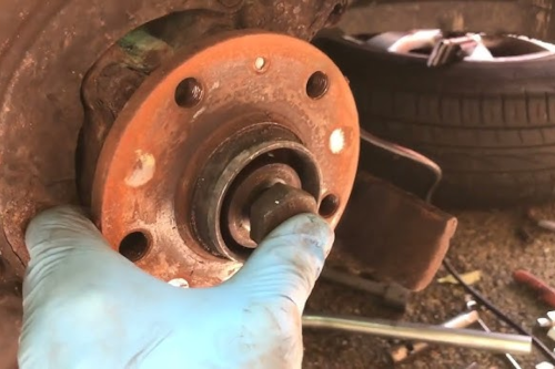 Wheel Bearing Hum: Road‑Test Patterns, Load Diagnosis and Hub Replacement