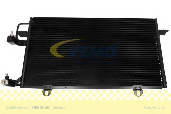 V15-62-1021 VEMO Condenser, air conditioning